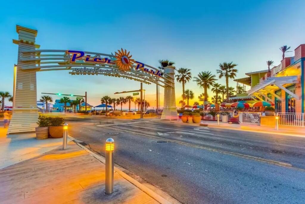 Beautiful Beachfront Paradise! Emerald Beach Resort Panama City Beach Exteriér fotografie